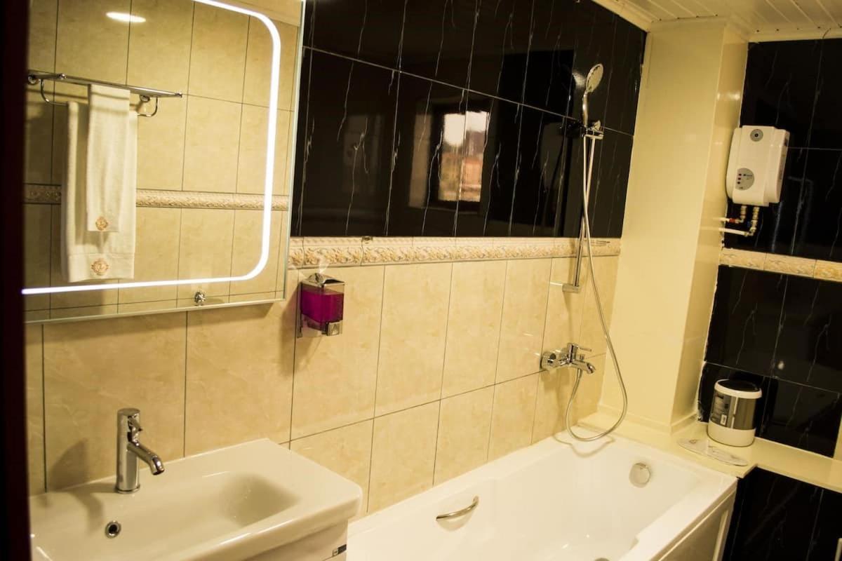 Hotel Jouvence International Yaoundé Dış mekan fotoğraf