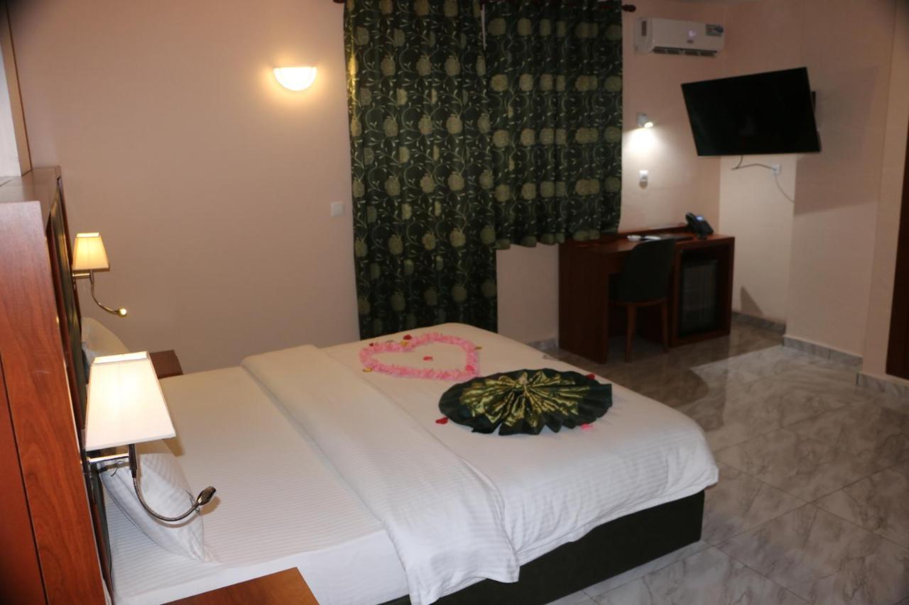 Hotel Jouvence International Yaoundé Dış mekan fotoğraf